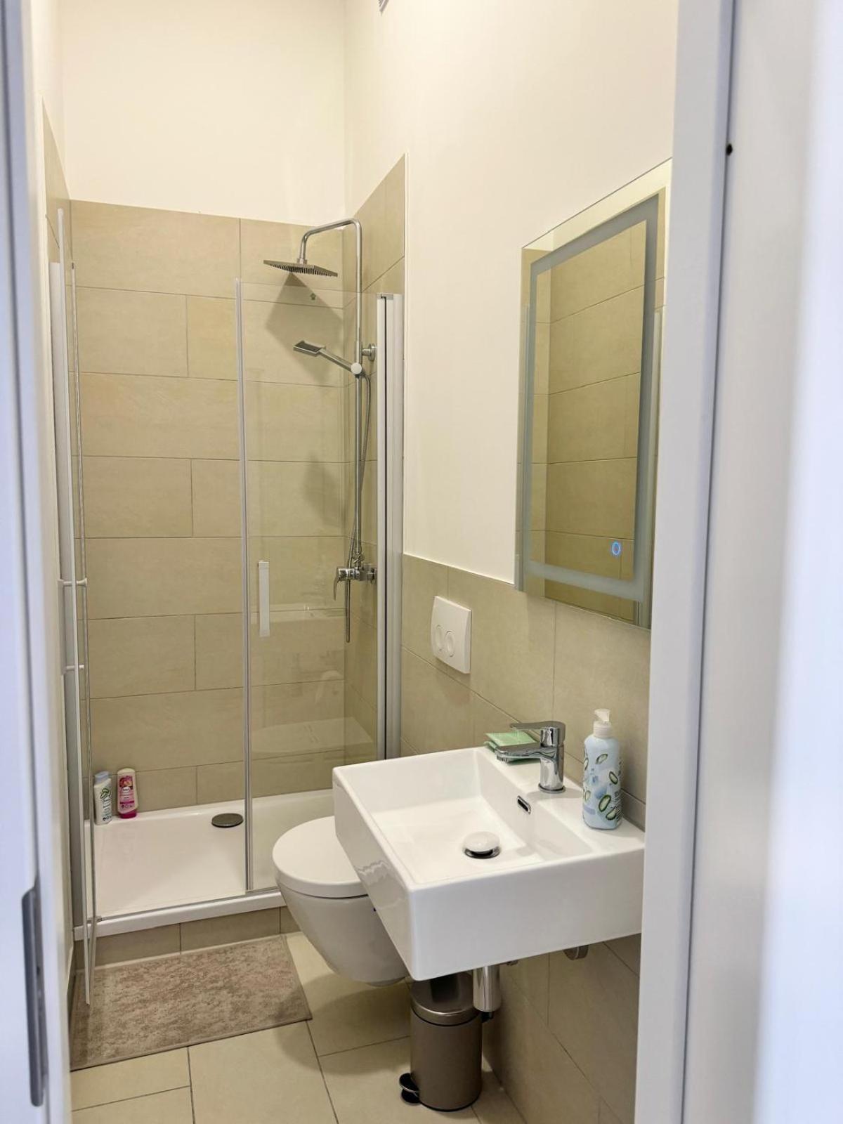 Heaven Homes - Privatzimmer Mit Bad Im Herzen Von Duesseldorf Bagian luar foto