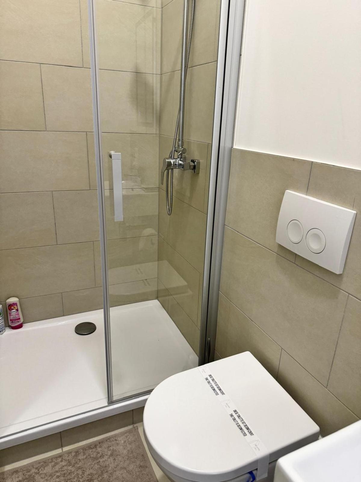 Heaven Homes - Privatzimmer Mit Bad Im Herzen Von Duesseldorf Bagian luar foto