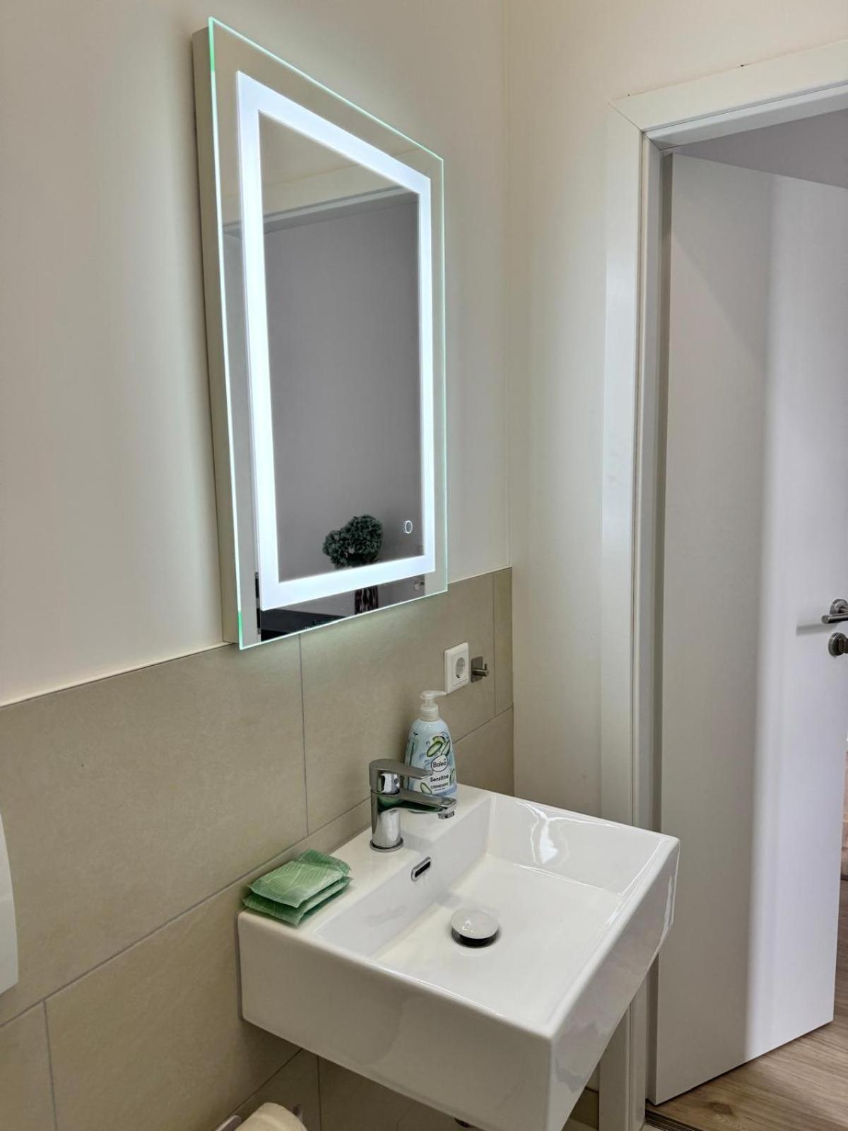 Heaven Homes - Privatzimmer Mit Bad Im Herzen Von Duesseldorf Bagian luar foto